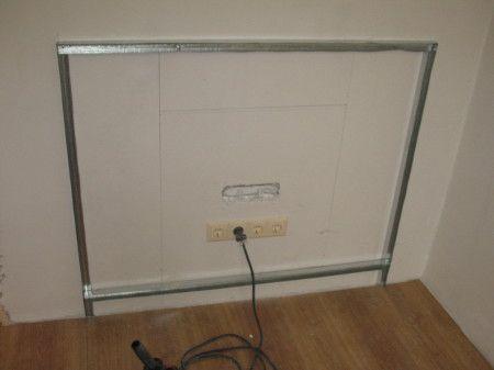 Wir befestigen das Metallprofil an der Wand