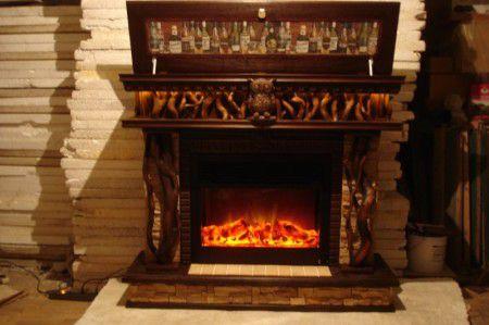 Dekoratives Portal für einen Kamin aus Holz