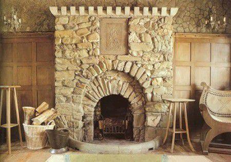 Wunderschöner Kamin aus Naturstein