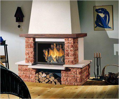 Holzbefeuerter Kamin auf dem Land