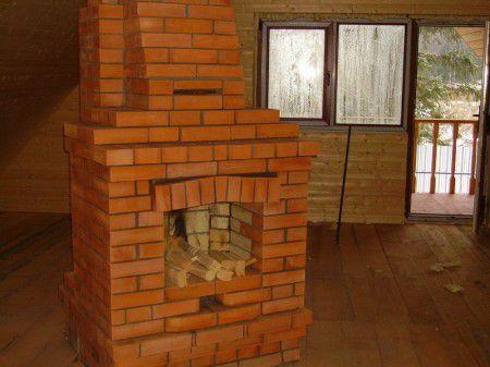 Kamin für eine Sommerresidenz aus Ziegeln
