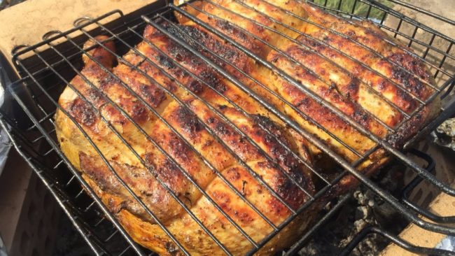Kokonainen kana BBQ Grillissä