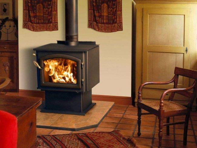 Langbrennende Holzöfen zum Heizen zu Hause