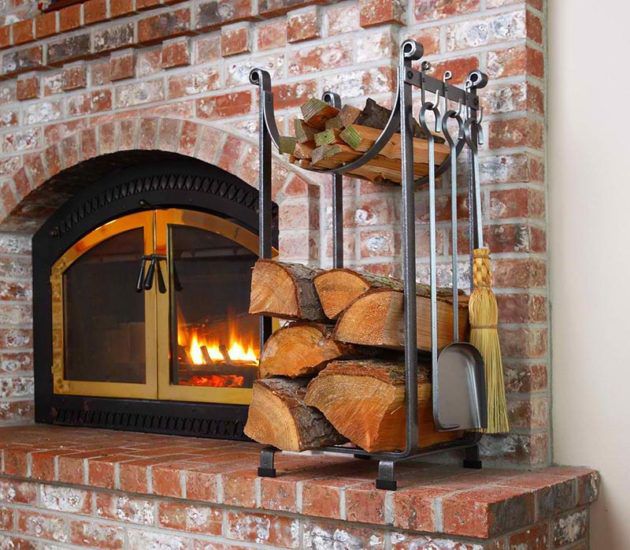 Brennholz am Kamin