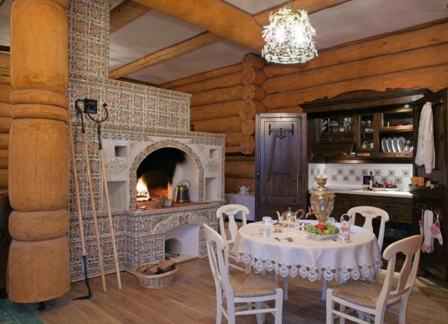 Schwede zwischen Küche und Wohnzimmer