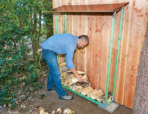 Einfaches Brennholz aus Metallecken
