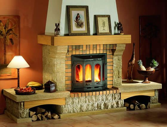 Kamin mit geschlossener Feuerstelle