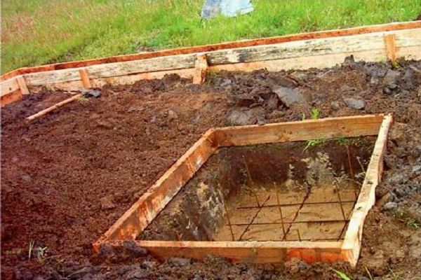 Das Fundament wird separat errichtet