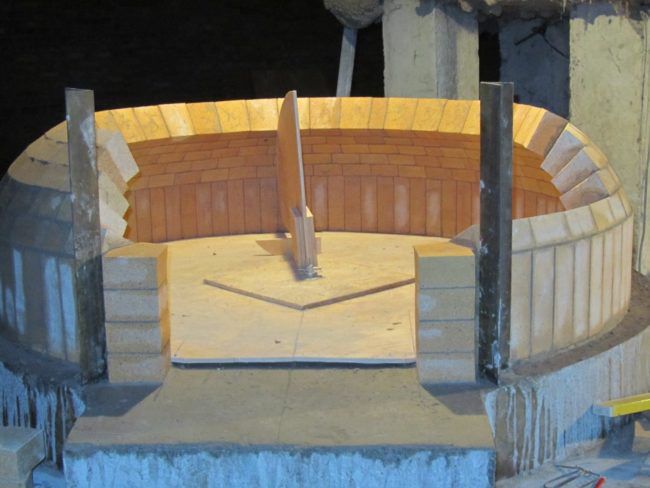 Wir bauen das Mauerwerk der Kuppel auf