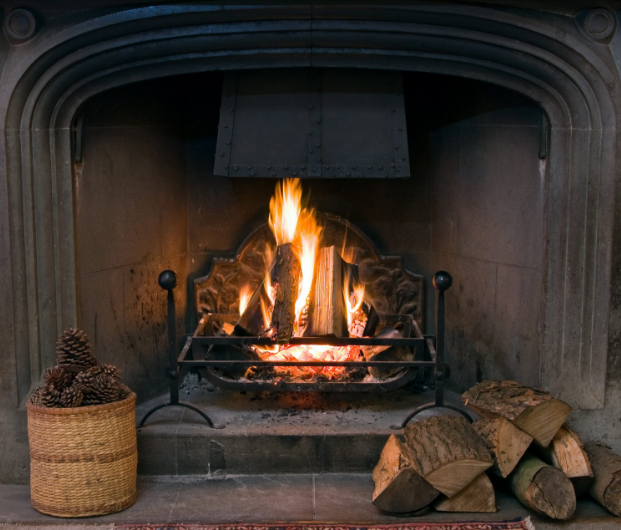 Kamin mit offener Feuerstelle