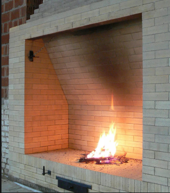 Feuerraum im Kamin