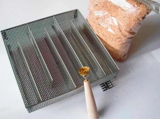 Eine dicke Schicht Holzspäne einschlafen und anzünden