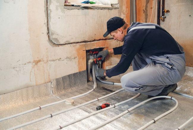 Es ist notwendig, das Design eines warmen Bodens zu wählen und einen geeigneten Bodenbelag dafür zu wählen
