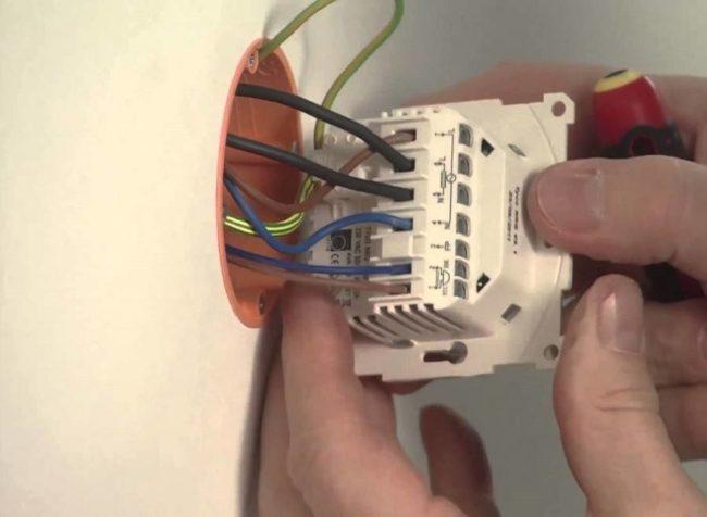 Montage der Thermostat-Steuereinheit